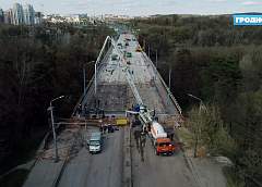 Работа кипит: на Румлёвском мосту начали заливать бетон