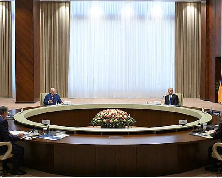 Хождение за три моря и подготовка к ВНС. Итоги недели Президента и подробности большой командировки