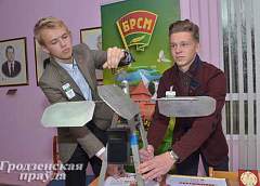Гродненские школьники создали мини-ГЭС и умного робота
