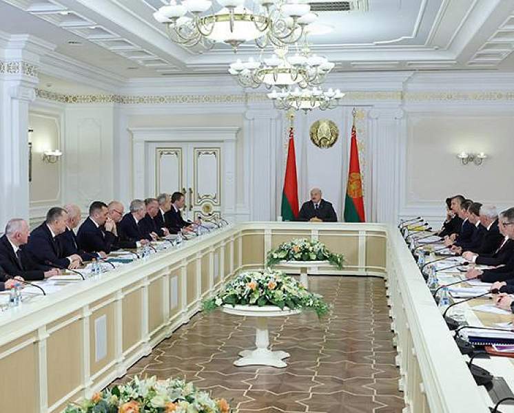 Александру Лукашенко представили два варианта программы пятилетки, но без консенсуса. Какие вопросы ставит Президент?