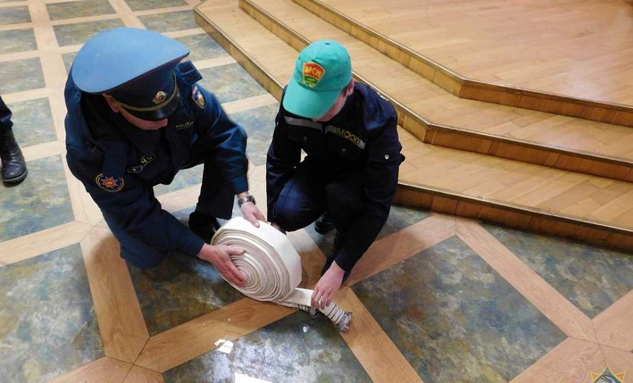 Спасатели Гродненщины продолжают обследовать места массового пребывания людей, чтобы максимально исключить риск пожаров Спасатели Гродненщины продолжают обследовать места массового пребывания людей, чтобы максимально исключить риск пожаров