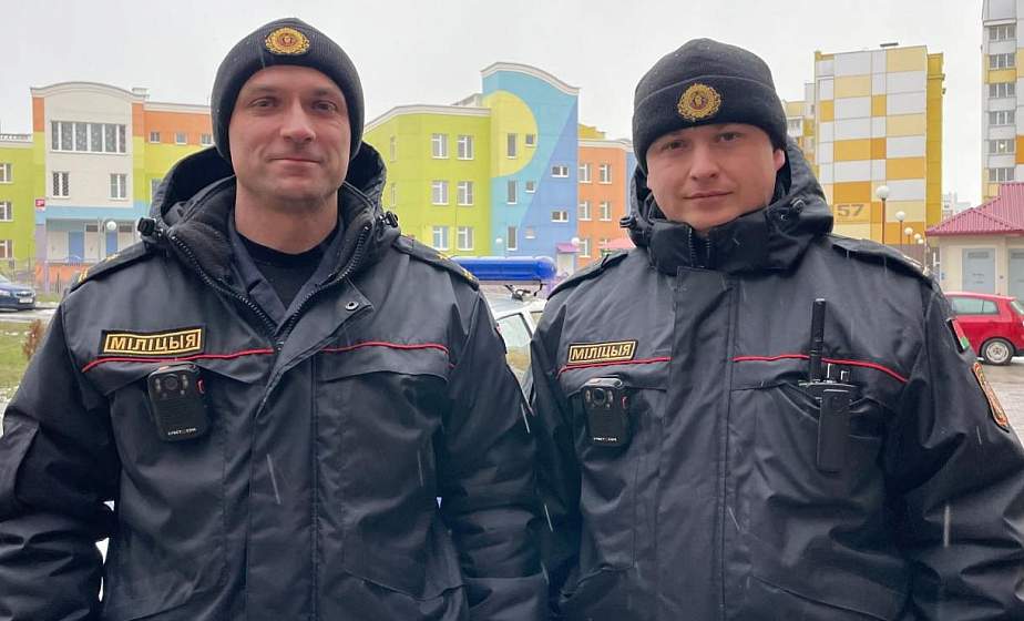 В Гродно милиционеры потушили загоревшийся микроавтобус В Гродно милиционеры потушили загоревшийся микроавтобус