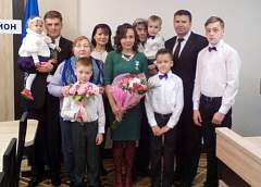 Мама с большой буквы: гродненке вручили орден Матери