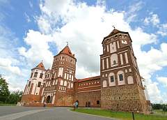 A 2 million tourist was met in Mir Castle