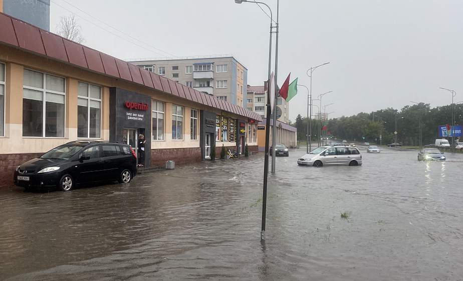 Проливной дождь затопил улицу Белуша в Гродно (+видео) 