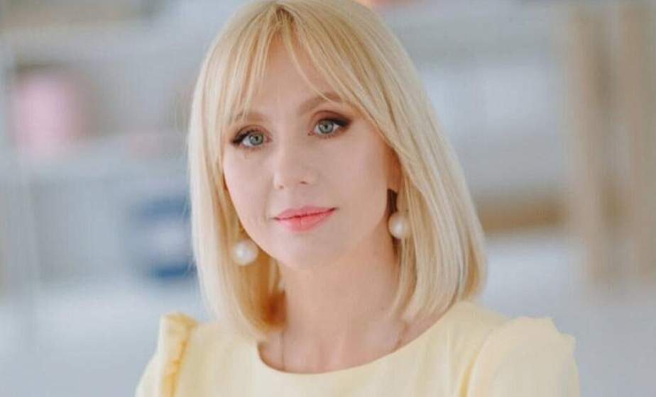 Віншаванне Алены Стальбоўскай, члена Савета Рэспублікі Нацыянальнага сходу са Святам працы Віншаванне Алены Стальбоўскай, члена Савета Рэспублікі Нацыянальнага сходу са Святам працы