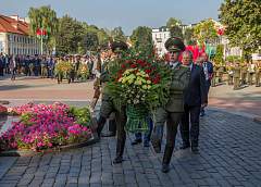 В канун 891-го дня рождения Гродно к Вечному огню возложили цветы
