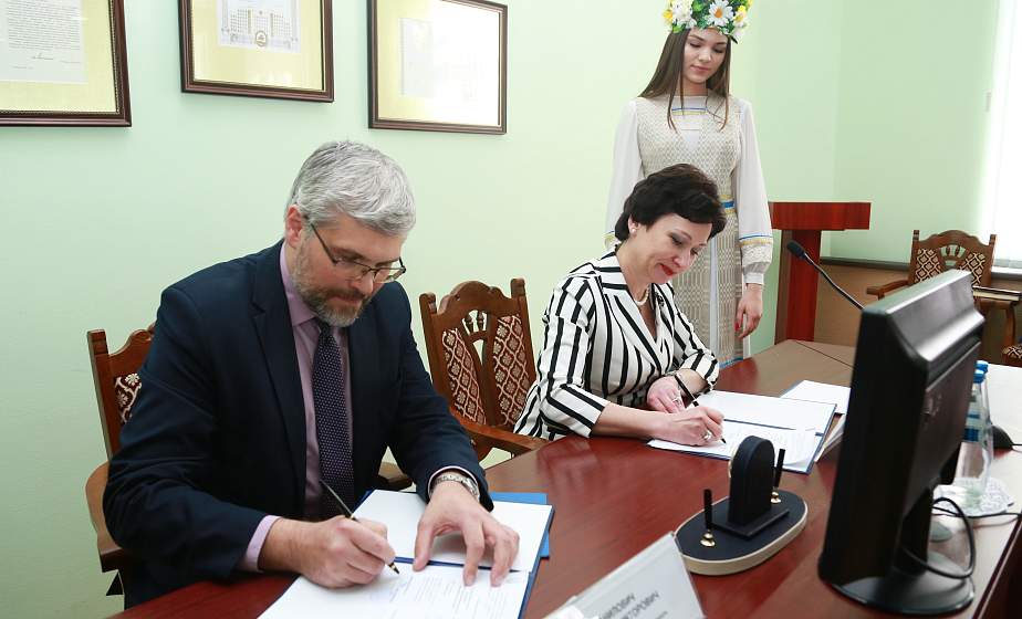 Падрыхтоўка сумесных выданняў і студэнцкія абмены У ГрДУ імя Янкі Купалы падпісалі дагавор аб супрацоўніцтве з Інстытутам гісторыі НАН