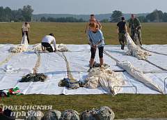 День ВДВ в Гродно отметили прыжком с парашютом