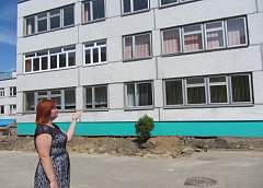 Почему спилили деревья у СШ №32 в Гродно?
