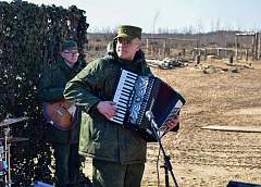 Музыка на передовой: ансамбль «Формула» дарит концерт саперам
