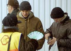В Гродно у Центрального рынка обокрали распространителя лотерей