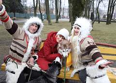 Выставка собак, народные танцы и ароматные блины. Гродно продолжает ярко и весело праздновать Масленицу