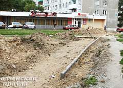 В Гродно стихийно проложенные пешеходами тропинки «оденут» в асфальт или ликвидируют