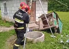 В Лидском районе мужчина упал в питьевой колодец. На помощь пришли работники МЧС