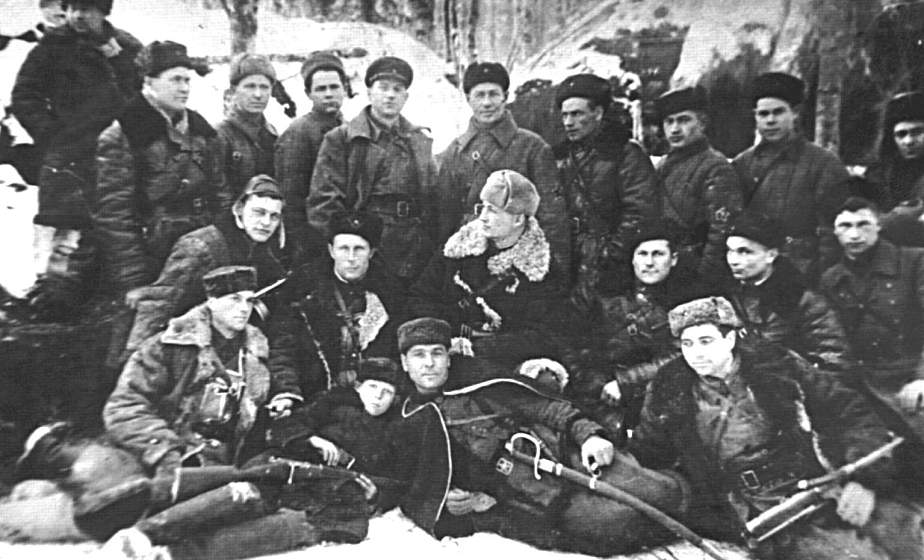 Спецотряды, освобожденные города и уничтоженные гарнизоны врага. Долгий путь к Победе в реальных историях Великой Отечественной Спецотряды, освобожденные города и уничтоженные гарнизоны врага. Долгий путь к Победе в реальных историях Великой Отечественной