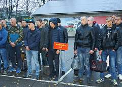 С понедельника начались отправки призывников к месту службы