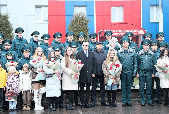 Работникам МЧС Гродненской области вручили ключи от арендных квартир и спецавтомобилей 