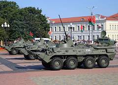 Бронетранспортеры исполнили вальс в центре Гродно