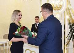 Три волковычанки награждены орденом Матери. Торжественная церемония прошла в местном ЗАГСе