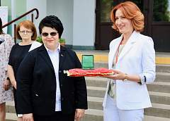 Медаль Флоренс Найтингейл, принадлежавшую партизанской медсестре Евгении Шевченко, передали в музей средней школы №3 г.Скиделя