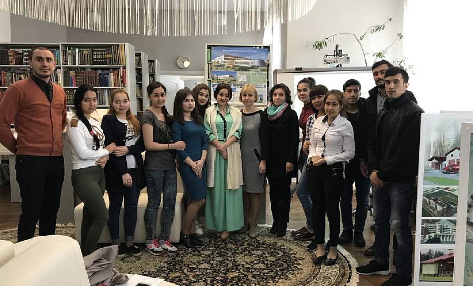 Иностранные студенты ГрГУ имени Янки Купалы провели патриотическую акцию, посвященную Великой Победе