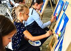 3D pens, sketching and creative birthday. How woman from Grodno colours the gray daily life of citizens