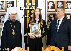 Одиннадцатиклассница Дарья Борисик написала эссе о местном соцработнике и стала призером республиканского литературного конкурса