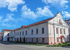 «Падвойныя» ковры и гобелены. Уникальная выставка открылась в Гродно