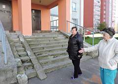 Электроподъемники вместо пандусов появляются в многоэтажках Гродно