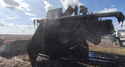 В Волковысском районе в поле горел зерноуборочный комбайн  