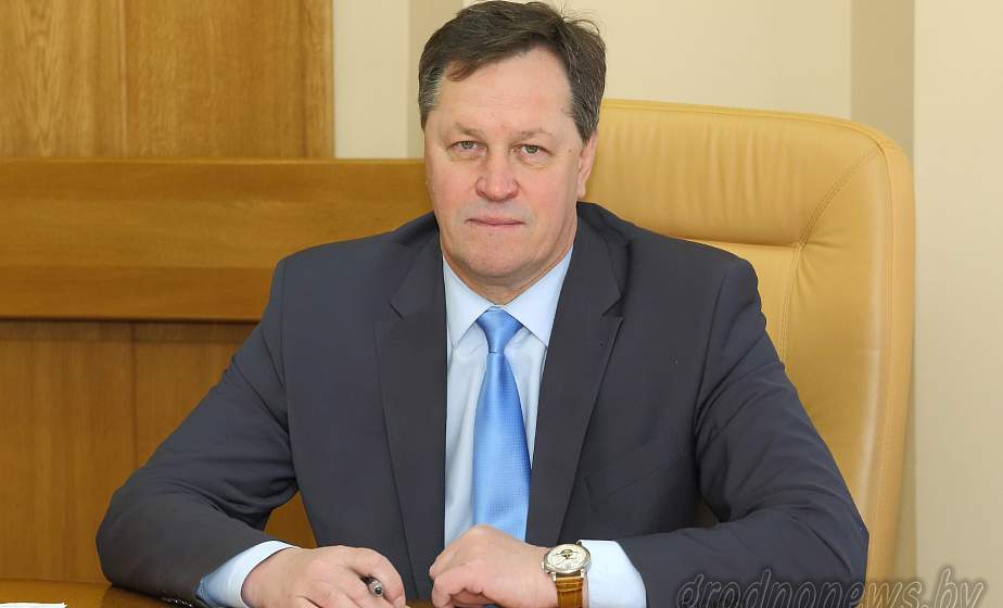 Прямую телефонную линию с жителями области провел управляющий делами областного исполнительного комитета Игорь Попов