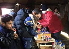 Профсоюзы продолжают доставлять гуманитарную помощь мигрантам на границу с Польшей