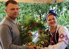 Гучна, весела і з размахам у аграгарадку Пятрэвічы правялі тэатралізаванае абрадавае свята «Пятроўскі вянок»