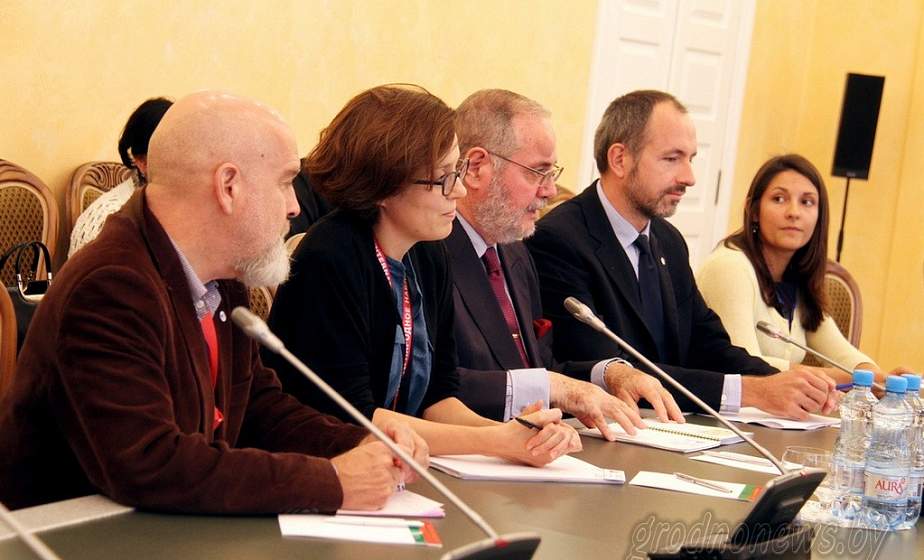 Руководство области встретилось с представителями миссии БДИПЧ/ОБСЕ по наблюдению за выборами Президента Республики Беларусь Руководство области встретилось с представителями миссии БДИПЧ/ОБСЕ по наблюдению за выборами Президента Республики Беларусь