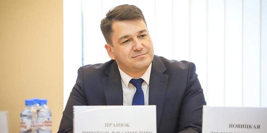 Стремиться нужно не к славе и большим деньгам, а к тому, чтобы стать хорошим человеком и достойным профессионалом Стремиться нужно не к славе и большим деньгам, а к тому, чтобы стать хорошим человеком и достойным профессионалом