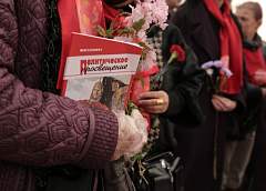 «История, которую мы не должны забыть». На площади Ленина в Гродно состоялся митинг, посвященный 104-й годовщине Великой Октябрьской революции