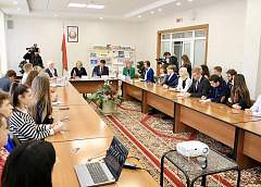 «Мы ждем инициативу от молодежи и готовы ее поддержать». В Гродно прошла диалоговая площадка депутатов Молодежного парламента с представителями органов власти