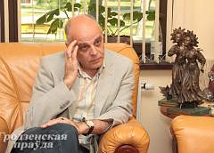 «В молодые годы составил план спектаклей на 20 лет вперед». Интервью с главным режиссером областного театра кукол Олегом Жюгждой 