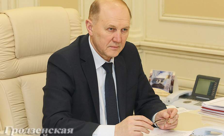 Председатель облисполкома Владимир Кравцов провел первую еженедельную прямую линию 