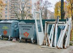Чем пахнет контейнер для стекла и кто виноват в беспорядке  на площадках для раздельного сбора бытовых отходов, разбирался корреспондент «ГП»
