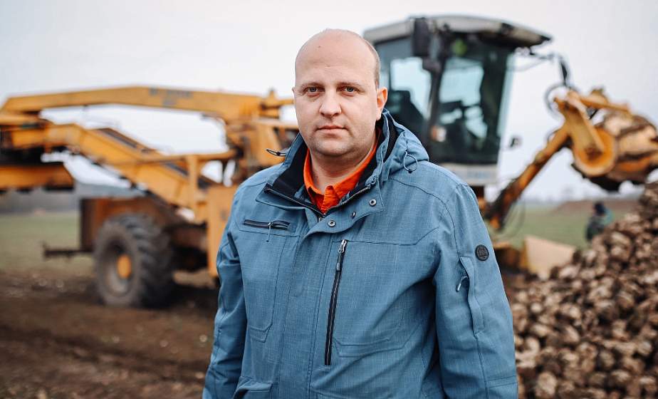 «Чтобы на земле все получалось, нужно трудиться с любовью, на совесть». Главный агроном филиала «Скидельский» Денис Бикрень – в проекте «Ровесники молодой Беларуси»