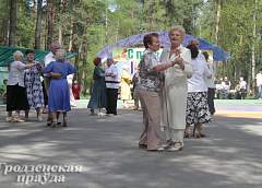 Открылась обновленная танцевальная площадка в Пышках