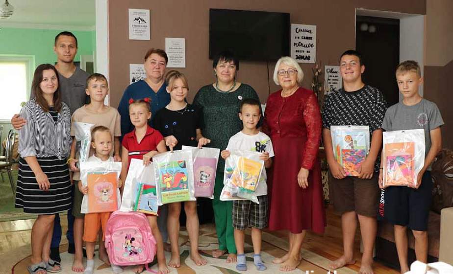 На Дзятлаўшчыне сем'ям дапамагаюць падрыхтавацца да новага навучальнага года На Дзятлаўшчыне сем'ям дапамагаюць падрыхтавацца да новага навучальнага года
