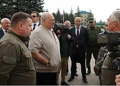 Александр Лукашенко требует наряду с продукцией ВПК сохранить и наращивать на "Легмаше" выпуск товаров мирного назначения