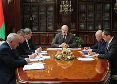 Александр Лукашенко поручил к 7 ноября завершить уборочную и поторопил с подготовкой земли к весенним работам (+Видео)