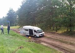 Микроавтобус с 7 пассажирами перевернулся под Гродно