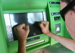 Двое пьяных мужчин разгромили банкомат в деревне Вертелишки