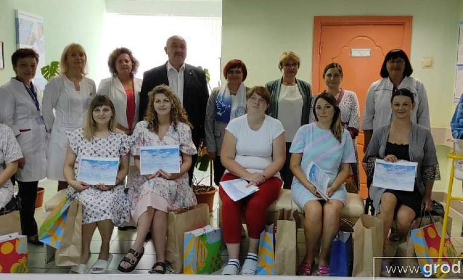 В Гродно поздравили женщин, ставших мамами в Международный день мира