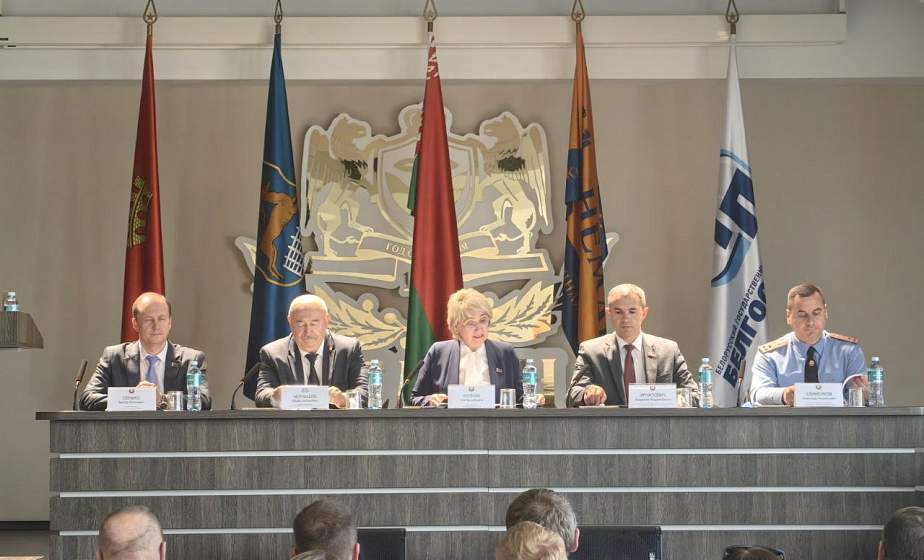 Глава администрации Октябрьского района г. Гродно Зоя Кулеша в рамках Единого дня информирования встретилась с коллективом ОАО «Гродненская табачная фабрика «Неман»